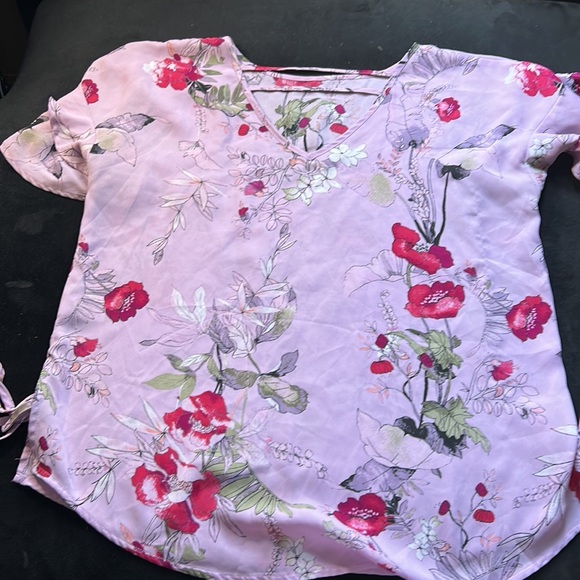 Lightly Used Maurice’s Floral Blouse Size Medium - Picture 2 of 3